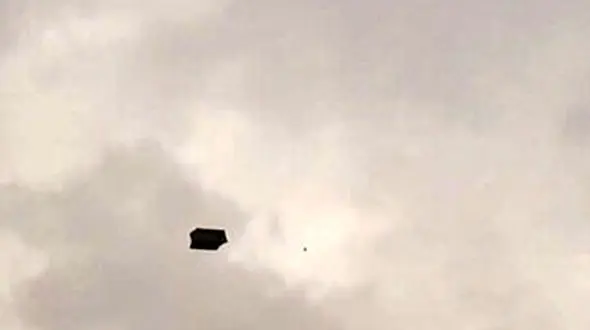 پرواز مبل  در آسمان ترکیه ! + عکس های حیرت آور