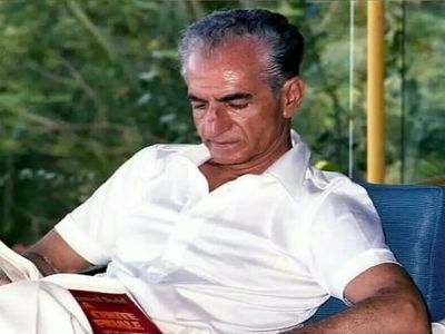 عکس / سفر به ایام قدیم /  محمدرضا پهلوی با دهن پانسمان شده در بیمارستان بعد ترور / سال 1338