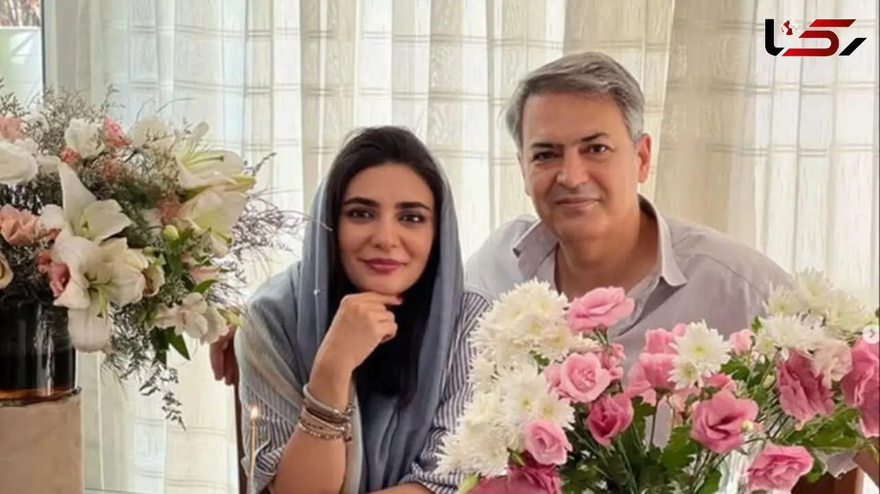 عکس ها / نگاهی به معماری ایرانی خانه  لیندا کیانی با چیدمان اشرافی و شاهانه / از صندلی راکی با فانوس روشن تا سرویس چایی محشرش با فرش اصیل ایرانی