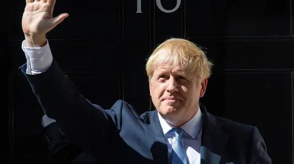 بوریس جانسون استعفای خود را تقدیم ملکه کرد