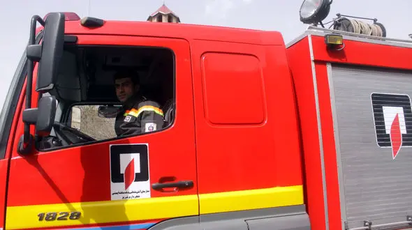 آتش سوزی هتل آپارتمانی در مشهد / وحشت برای 100 مسافر داخل هتل