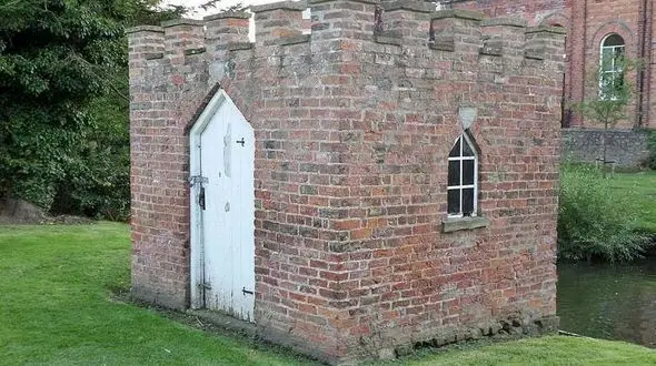 خانه‌ تاریخی زالو‌ها +عکس