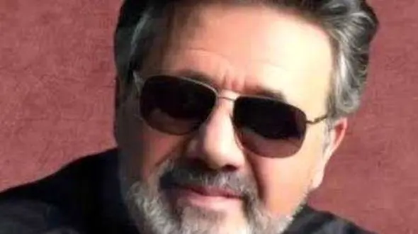 دانلود آواز باشکوه معین / آهنگ سفید مثل برفه / دنیا رو می خواستی برام + متن