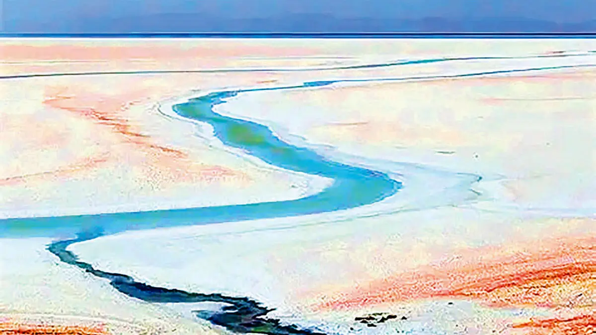 روایتی تلخ از دریاچه‌ای که آهسته آهسته نفس‌هایش را از دست داد… / روند تغییرات حجم آب دریاچه ارومیه از سال 1363 تا پاییز 1404