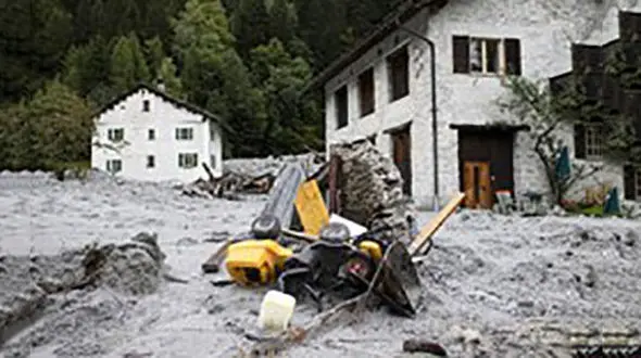 تصاویری عجیب از شهری غرق شده در گدازه های آتش فشان