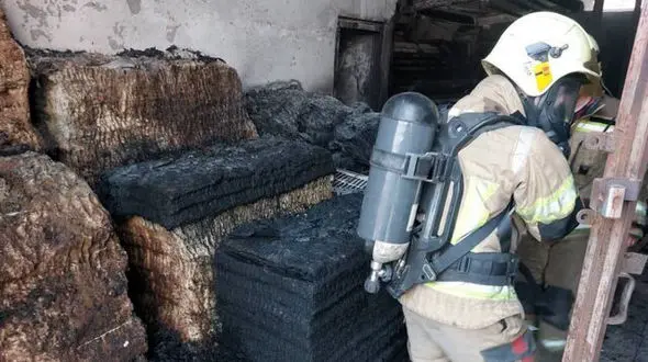 آتش‌سوزی در کارگاه پارچه در جاده ورامین/  یک کارگر مصدوم شد
