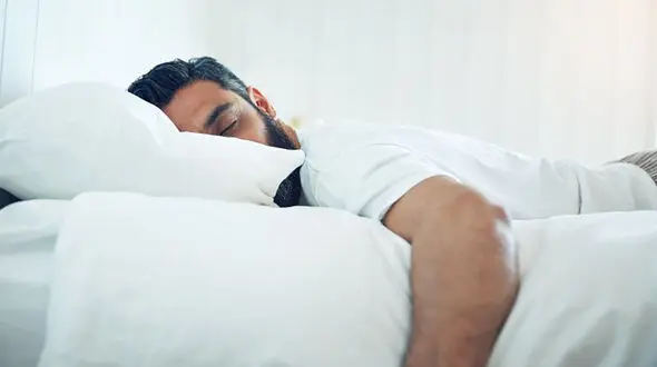 چطور بخوابیم که پوستمان چروک نشود؟