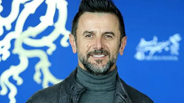 امین حیایی: ادای معلم ریاضی دبیرستانمو جلوی خودش درمیاوردم میخندیدم / خاطره خنده دار حیایی از معلم دوران دبیرستان خود در خندوانه + ویدئو