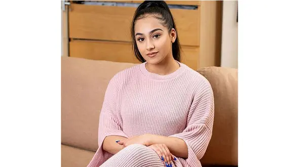 این زن به آب حساسیت دارد / یک بیماری نادر+عکس
