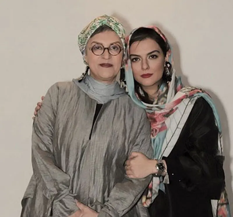 دنیا مدنی 