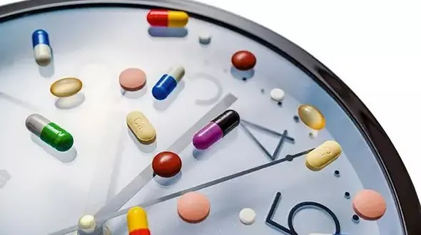 چه کنیم با ویتامین‌ های تاریخ‌ گذشته؟ دور بریزیم یا مصرف کنیم؟