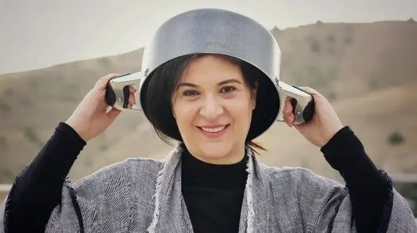 عکس ها / نگاهی به چیدمان مجلل خانه ریما رامین فر «همای پایتخت» /  از مبلمان کلاسیک خوشرنگ و فرش مجلل تا پرده های باشکوه 