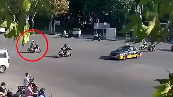  فیلم وحشتناک ترین اتفاق برای مرد دوچرخه سوار !