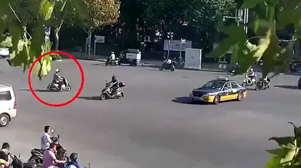  فیلم وحشتناک ترین اتفاق برای مرد دوچرخه سوار !