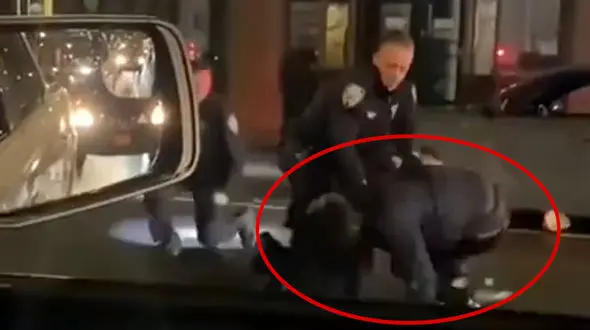 فیلم قلدربازی پسر جوان برای 3 پلیس آمریکایی /  ناتوانی ماموران آمریکا را ببینید