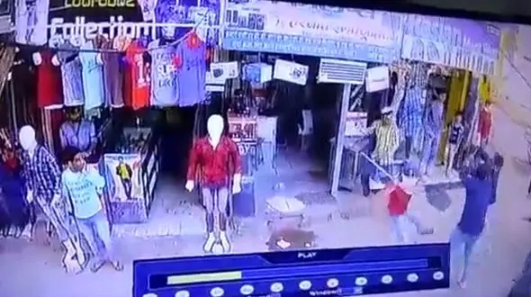 کشتن یک جوان هنگام سرقت از یک فروشگاه + فیلم