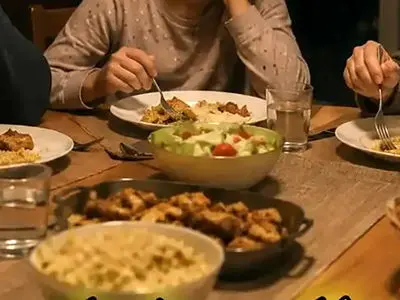 آیا می‌ دانستید دیر غذا خوردن می‌ تواند التهاب بدن را افزایش دهد؟!