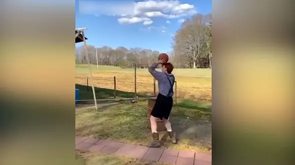 خلاقیت این جوان عاشق بسکتبال دیدن دارد + فیلم 