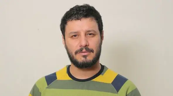 جواد عزتی بازیگر سرشناس ایران عزادار شد