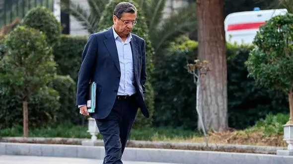 نه خانی رفت و نه خانی می‌آید
