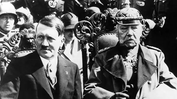 لحظه تاریخی: تعظیم هیتلر در برابر رئیس‌جمهور آلمان، 92 سال پیش + عکس
