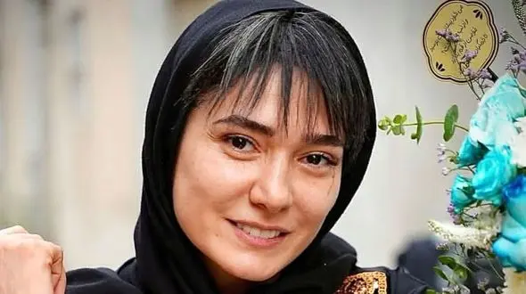 مینا وحید با بوت‌های کثیف و کتی که برایش کوتاه بود! استایلی که می‌توانست شیک باشد