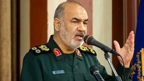 سرلشکر سلامی: امروز با همه نوع تهدید همزمان درگیر هستیم