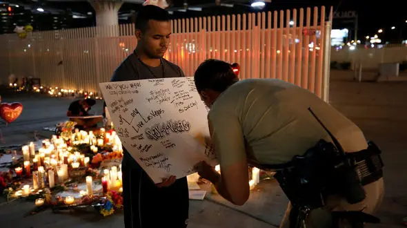 همدردی مردم آمریکا با قربانیان لاس و گاس+تصاویر