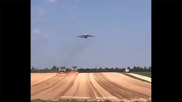 ببینید / لحظه جذاب اوج‌گیری بزرگترین هواپیمای جهان + فیلم