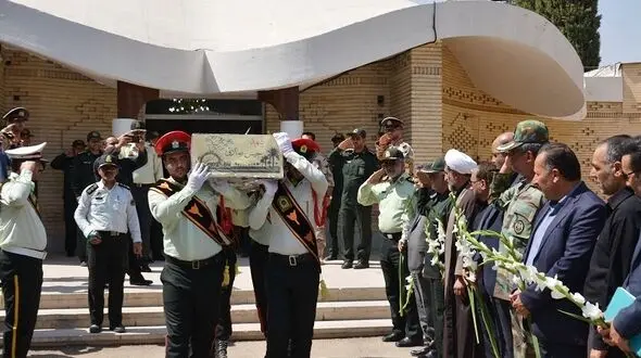 ورود پیکر پاک و مطهر شهید تازه تفحص شده نیروی انتظامی به شیراز +تصاویر