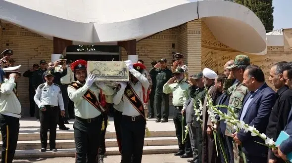 ورود پیکر پاک و مطهر شهید تازه تفحص شده نیروی انتظامی به شیراز +تصاویر