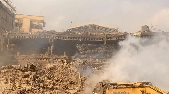 گزارش میدانی رکنا از روز پنجم عملیات در پلاسکو/ آتش باز هم  زبانه می کشید+ فیلم و تصاویر