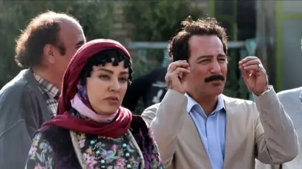 فیلم/ عموخلیلِ نون خ: من یکبار دست خواهرم رو بخاطر اینکه نمیذاشت بازی استقلال رو ببینم زخم کردم و.... بعد اون رو در جنگ از دست دادم و عهد کردم که... 