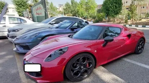 راننده مسلح خودرو لوکس در اندرزگو دور دور می کرد ! / او مست هم بود ! + عکس