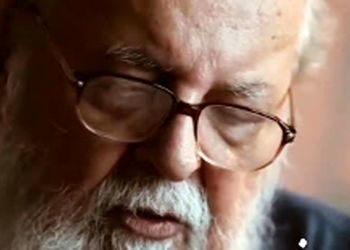 ارغوانم سنگ شد در انتظار… / غم‌انگیزترین شعرخوانی هوشنگ ابتهاج، صدایی تلخ از انتظار عاشقانه، تنهایی ناتوانی از رسیدن به معشوق+ ویدئو