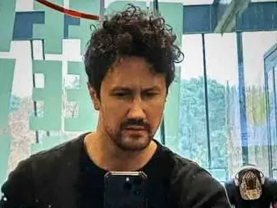 عکس/ وقتی شاهرخ استخری هیکل ورزشی خودشو جلوی آینه باشگاه به رخ میکشه/ عجب بازوهایی ساخته