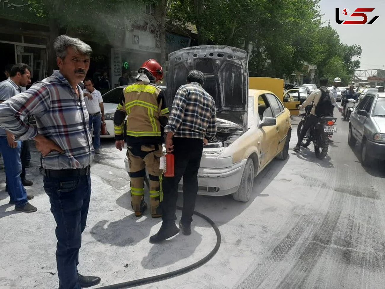 حریق تاکسی سمند در قزوین