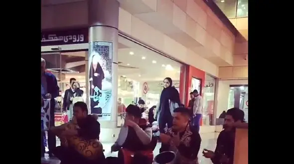 فیلم شادترین آواز خیابانی ! / آهنگ بندری همه را به شوق آورد !