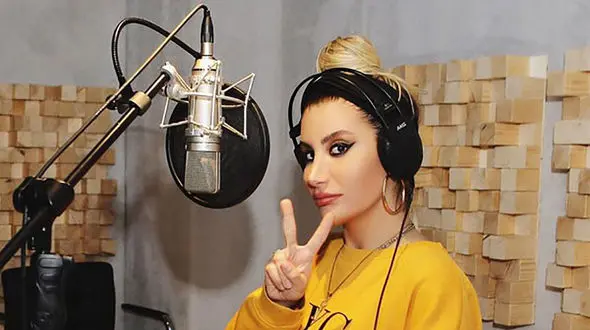 پاسخ باورنکردنی خواننده زن معروف ترکیه به خواستگار جوانش / برو جای دیگه بازی کن! + عکس