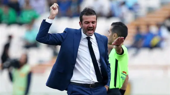 استراماچونی: در ایران پشت درهای بسته بازی کردیم