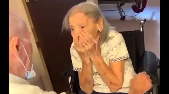 فیلمی از عاشقانه های یک زوج که پس از 60 سال به هم رسیدند/خوشحالم که امروز لمست می کنم 