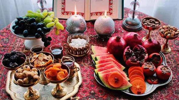 تزئین میز شب یلدا + عکس های متفاوت و جذاب 
