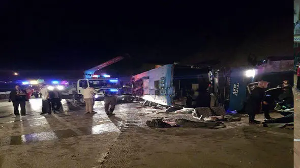 علت سقوط اتوبوس به دره گدوک + اولین عکس از حادثه 