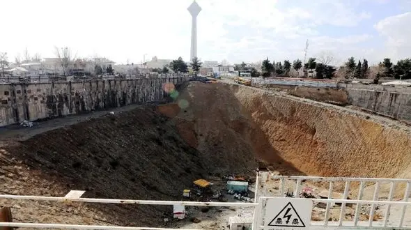 گود پرخطر "برج میلاد" ایمن سازی می شود / تجهیز کارگاه و مشاور طرح برای پایدارسازی گود برج میلاد 