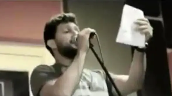 حامد بهداد در حال تمرین برای کنسرت گروه دارکوب+ فیلم