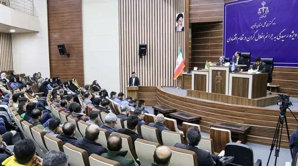 مرد 3 هزار میلیارد تومانی چه کسی است؟ / ماجرای خرید مرزعه رمزارز و سپردن  ظروف طلا به یک کارمند بانک