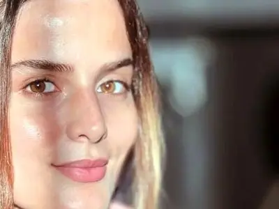 عکس| سفر زمان؛ «غزاله اکرمی» با چادر در پشت صحنه «سوجان» در کنار ثریا قاسمی