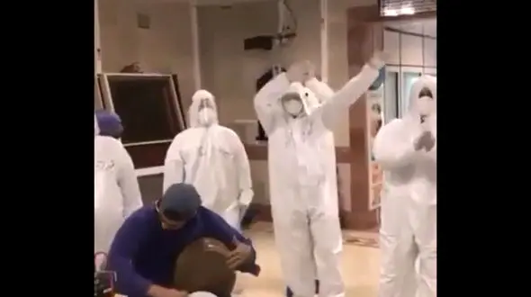 فیلم اجرای موسیقی زنده در یکی از بیمارستان ها در روزهای کرونایی