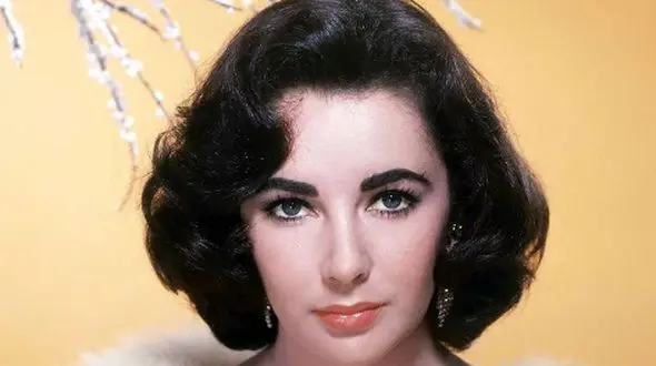 عکس | تونل زمان؛ دیدار «الیزابت تیلور، ملک مطیعی و پوری بنایی» در تهران؛ سال ۵۴