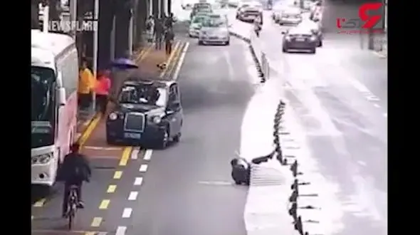 یک عابر پیاده حادثه‌ای عجیب در خیابان رقم زد+ فیلم